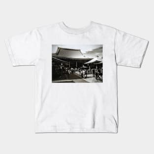 Temple crowds Kids T-Shirt